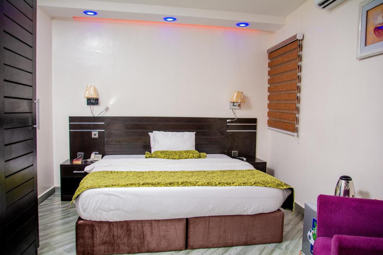 White Vill Hospitality And Homes Ibadan Bagian luar foto