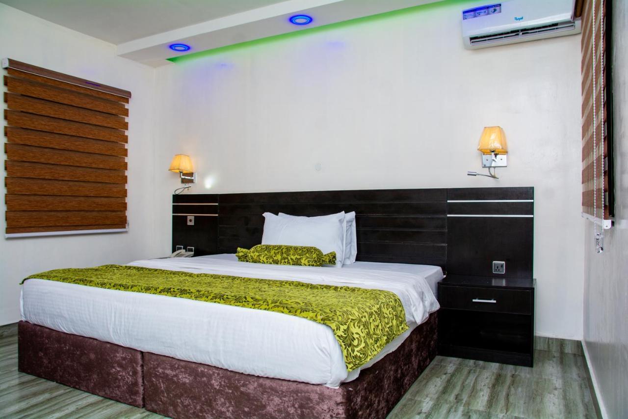 White Vill Hospitality And Homes Ibadan Bagian luar foto