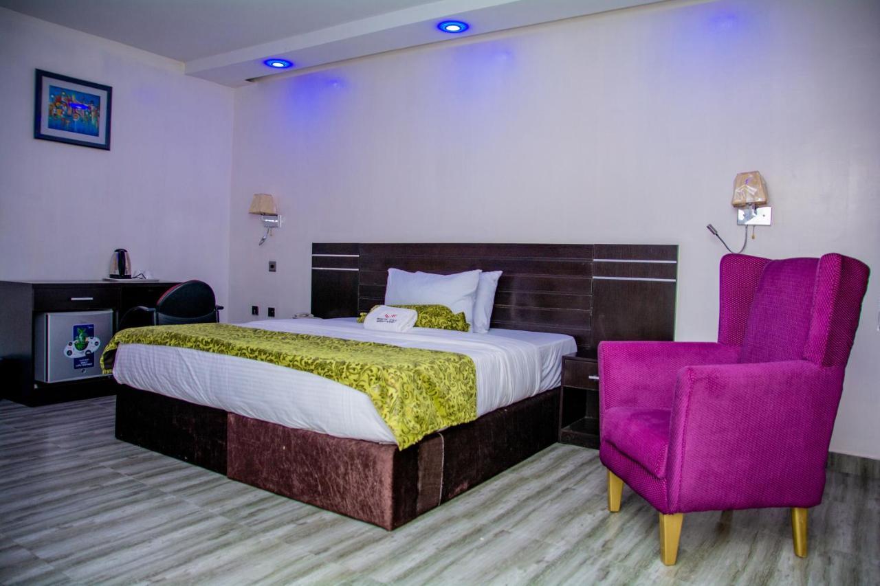 White Vill Hospitality And Homes Ibadan Bagian luar foto